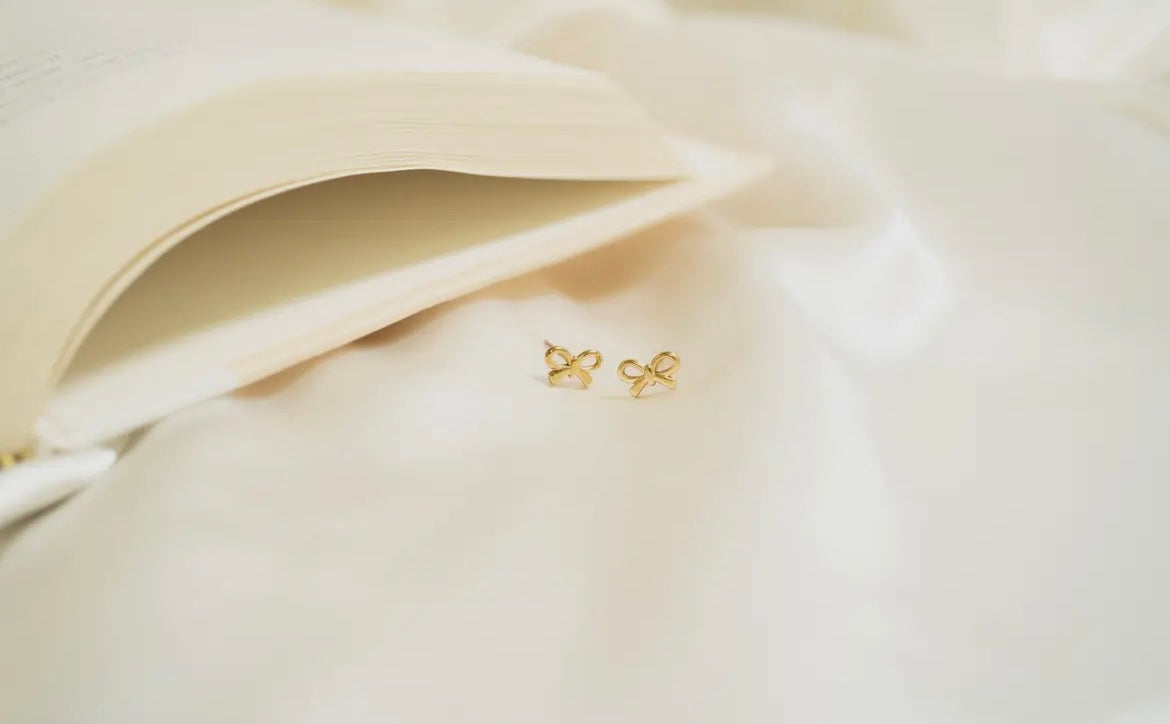 18K Gold Bow Stud Earrings