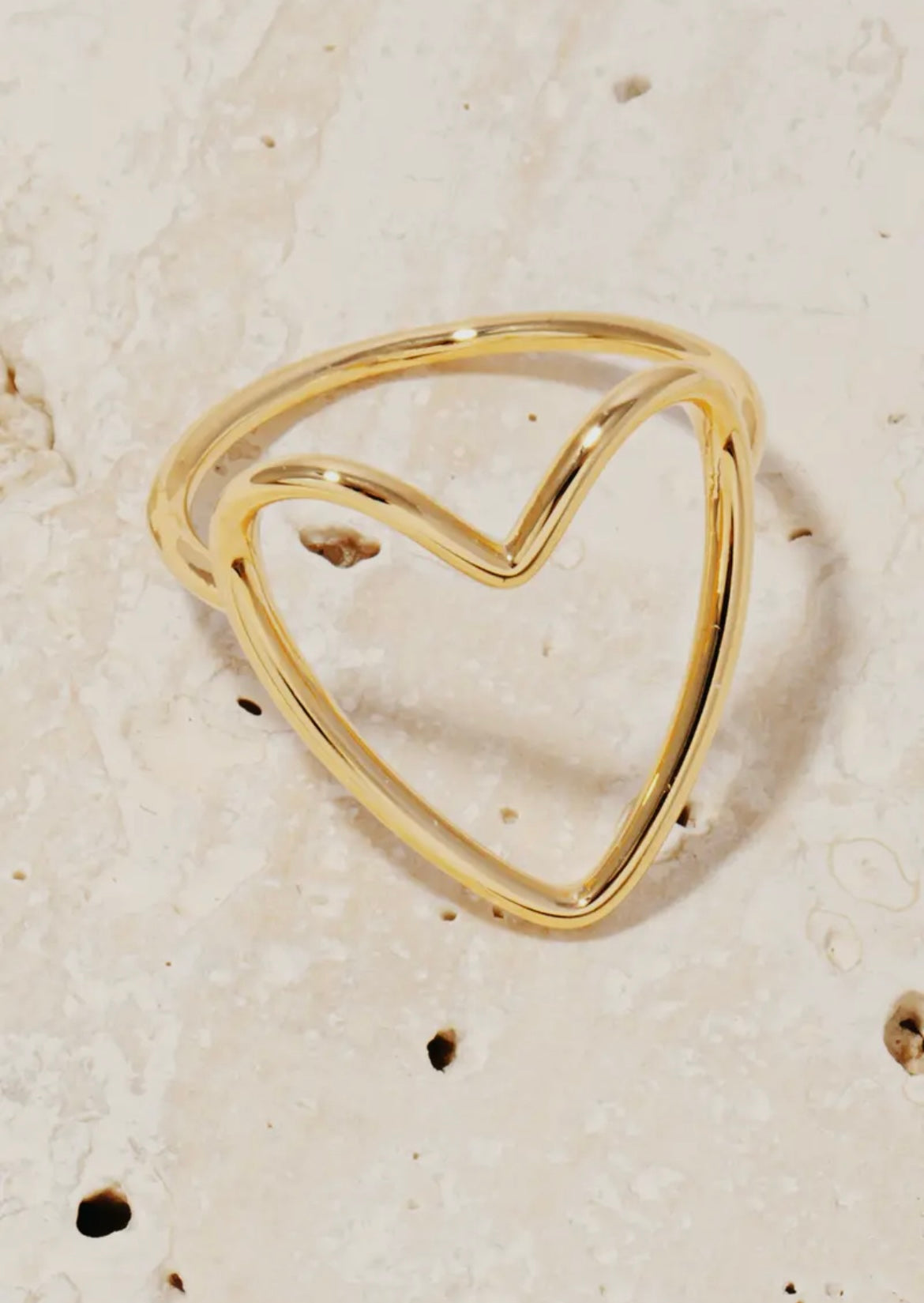 Curved Heart Ring - Gold