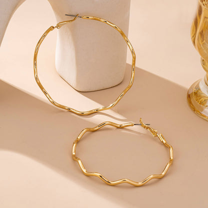 Wavy Hoop Earrings - Gold