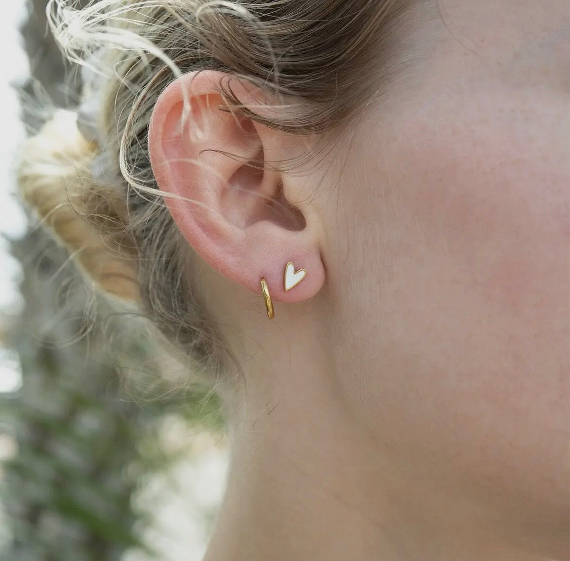 White Heart Stud Earrings - Gold