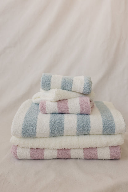 Cream Ribbed Plush Blanket